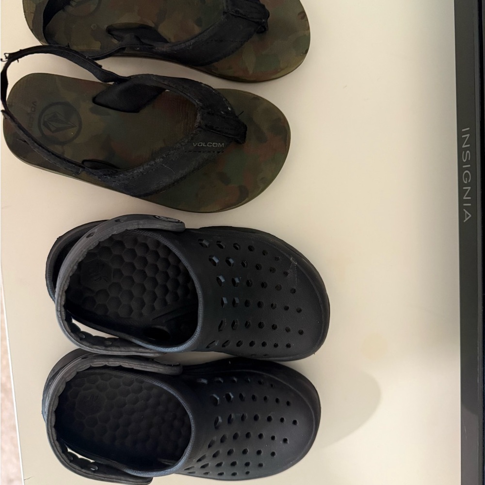 volcom Kids Camo and Black Flip Flops‎ and Inspired crocs